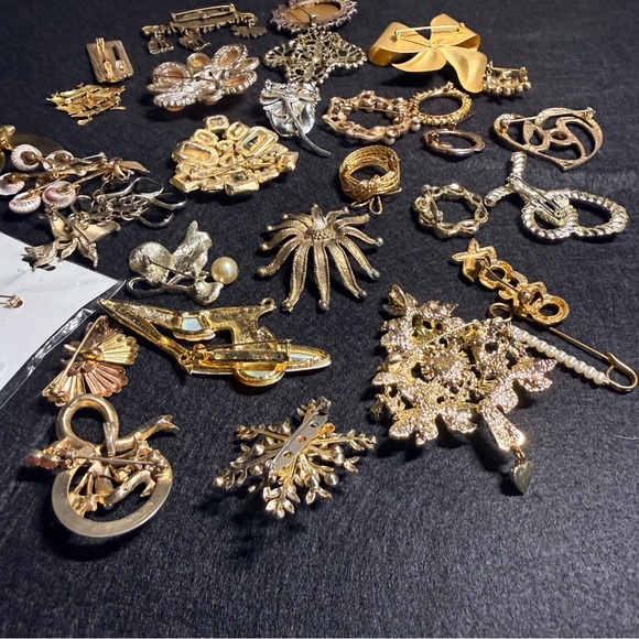 Lot of Old Brooches MOST WITH ISSUES - Picture 6 of 10